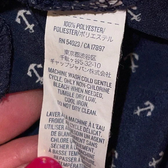 Women’s large Old Navy Blue top w/ small white anchors.3/4 convertible sleeves - Picture 9 of 9